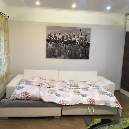 Rabbit Apartman Mosonmagyarovar Exterior photo