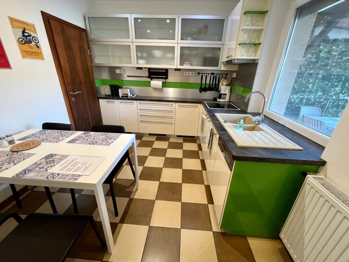 Rabbit Apartman Mosonmagyarovar Exterior photo