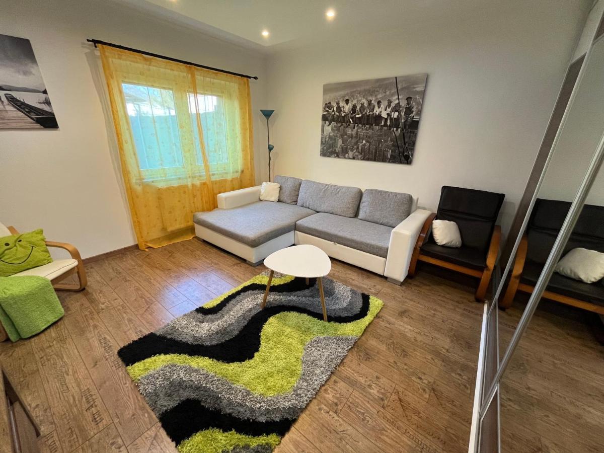 Rabbit Apartman Mosonmagyarovar Exterior photo
